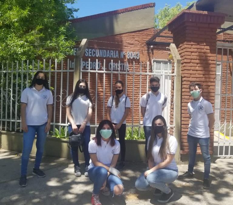 Estudiantes rosarinos buscan votos para ganar Latin Code Week